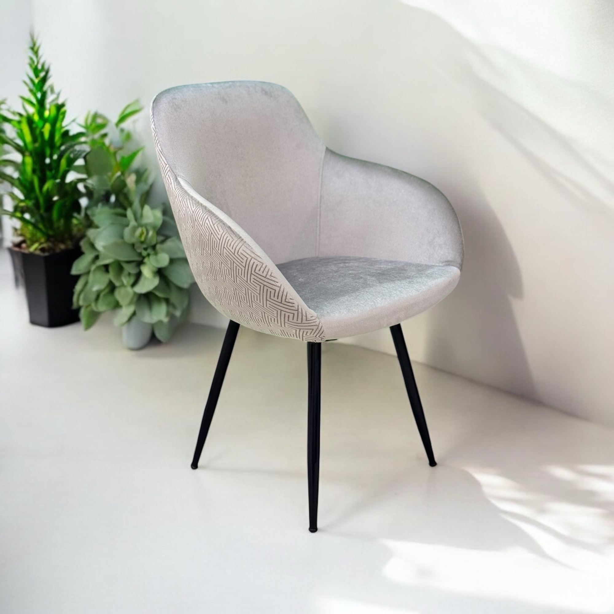 Royal Kollu Sandalye